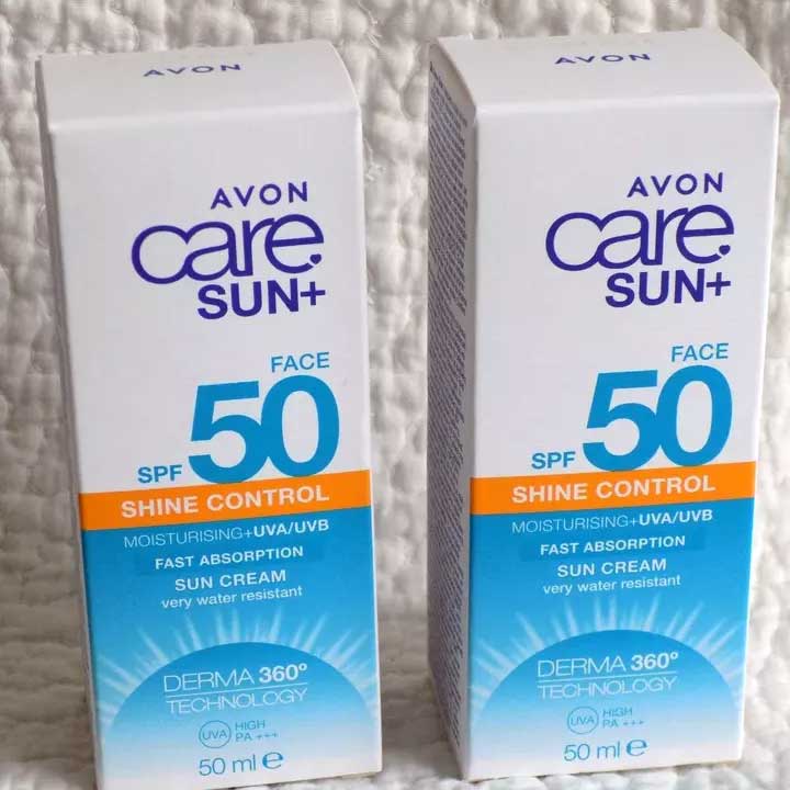 کرم ضدآفتاب صورت کنترل درخشش SPF50