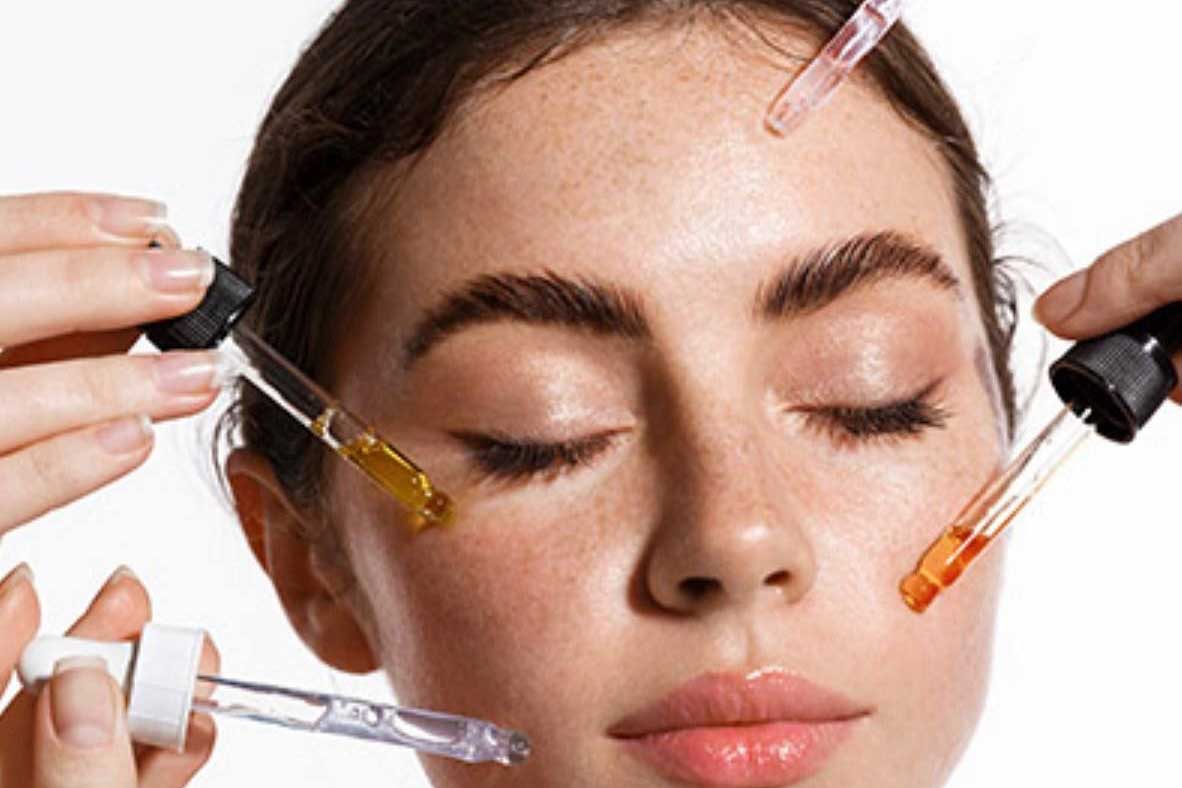 نحوه استفاده از سرم صورت | بهترین روش برای پوست سالم و درخشان