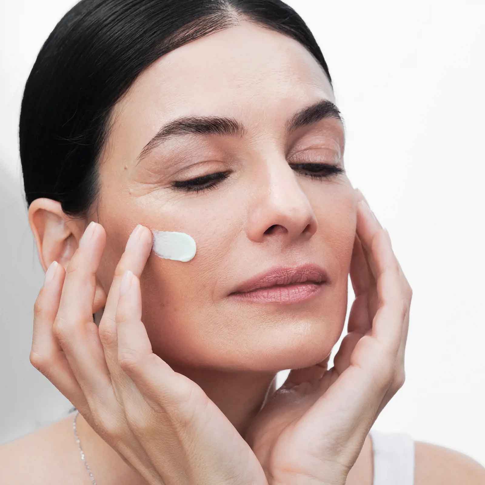کرم روز ضدپیری نوایج پلاس ریچ SPF30 | آبرسان و ضدچروک اوریفلیم