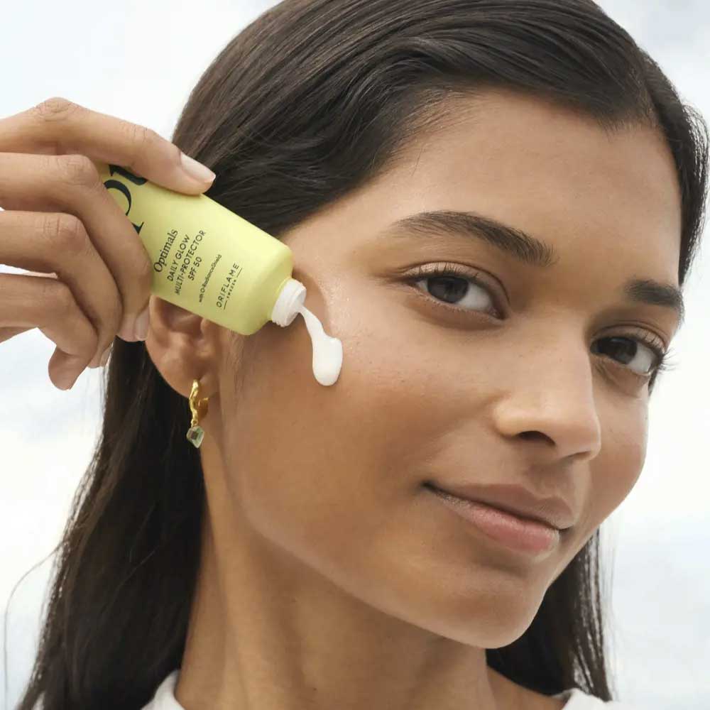 خرید کرم ضدآفتاب دیلی گلو اپتیمالز SPF50 اوریفلیم از لیلی بیوتی